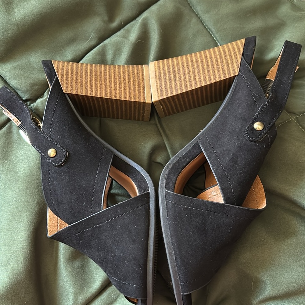 Block Heels - Picture 3 of 5